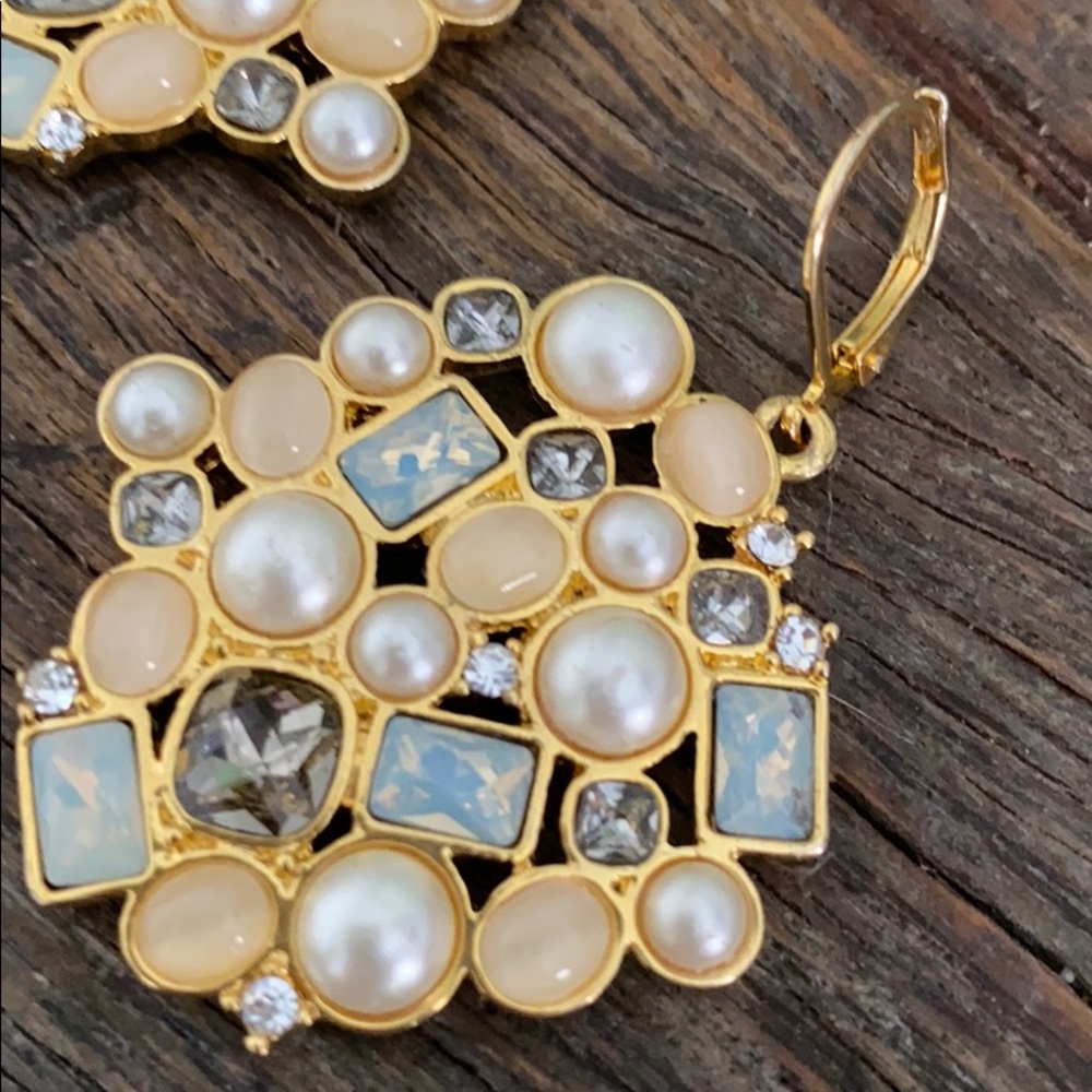 .goldtone base,pearls stones glamour earrings